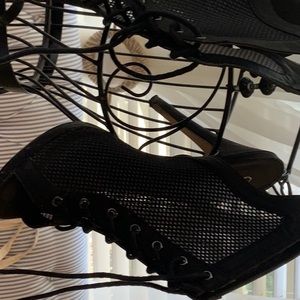 Cute lil open toed bootie open back too exc cond size. 7.5